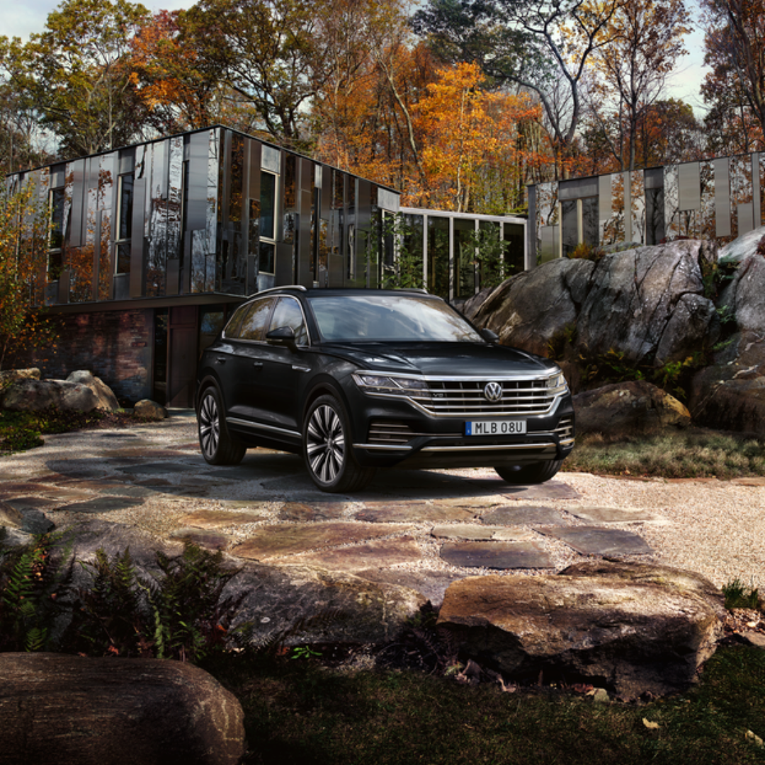 Svart Volkswagen Touareg