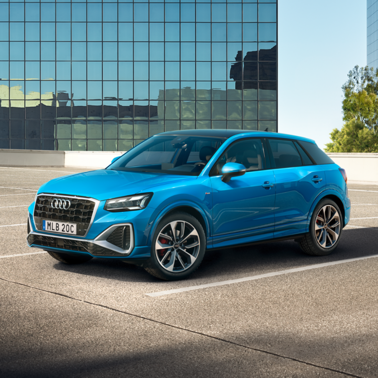 Blå Audi Q2