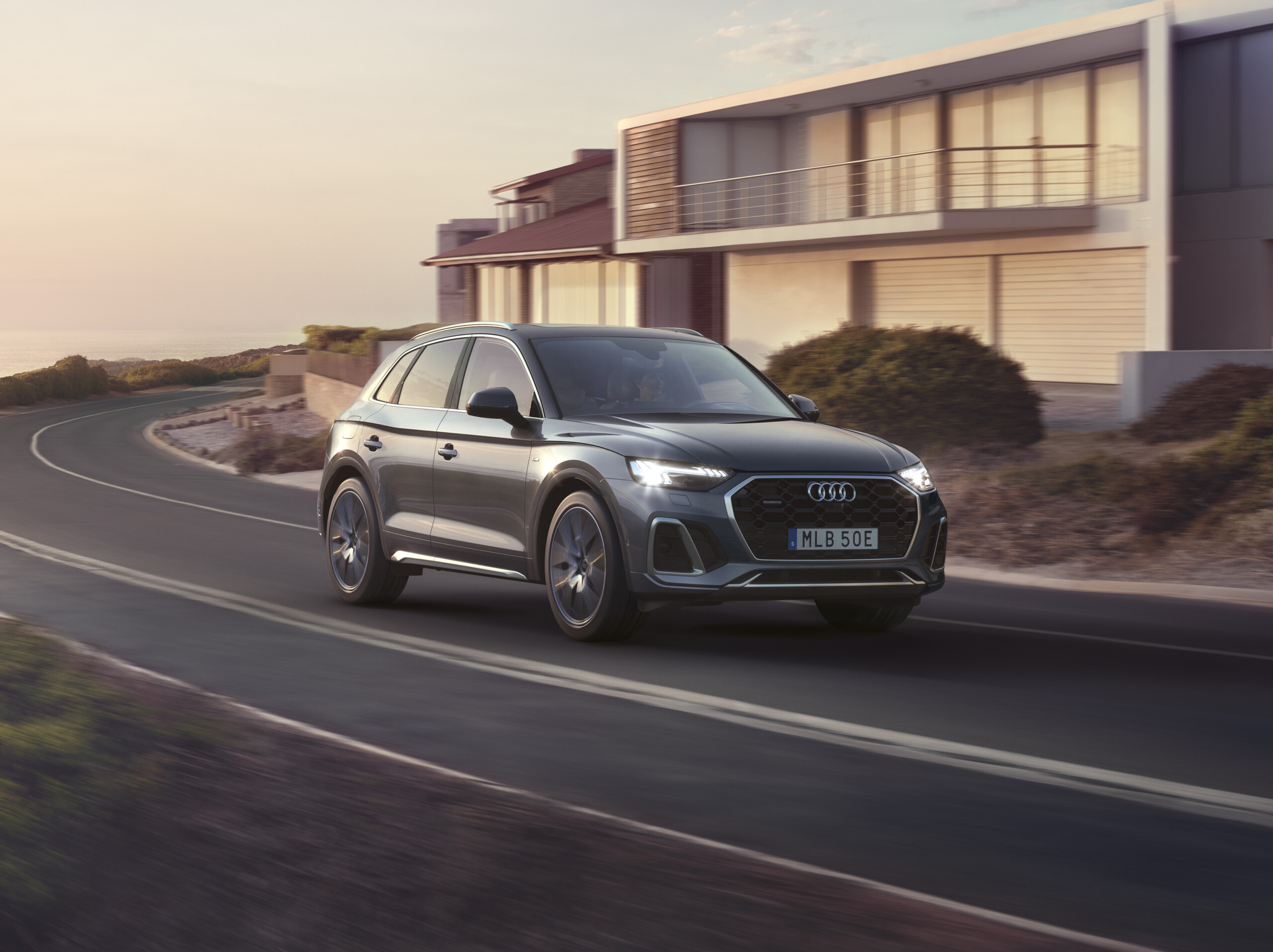 Grå Audi Q5 TFSI e