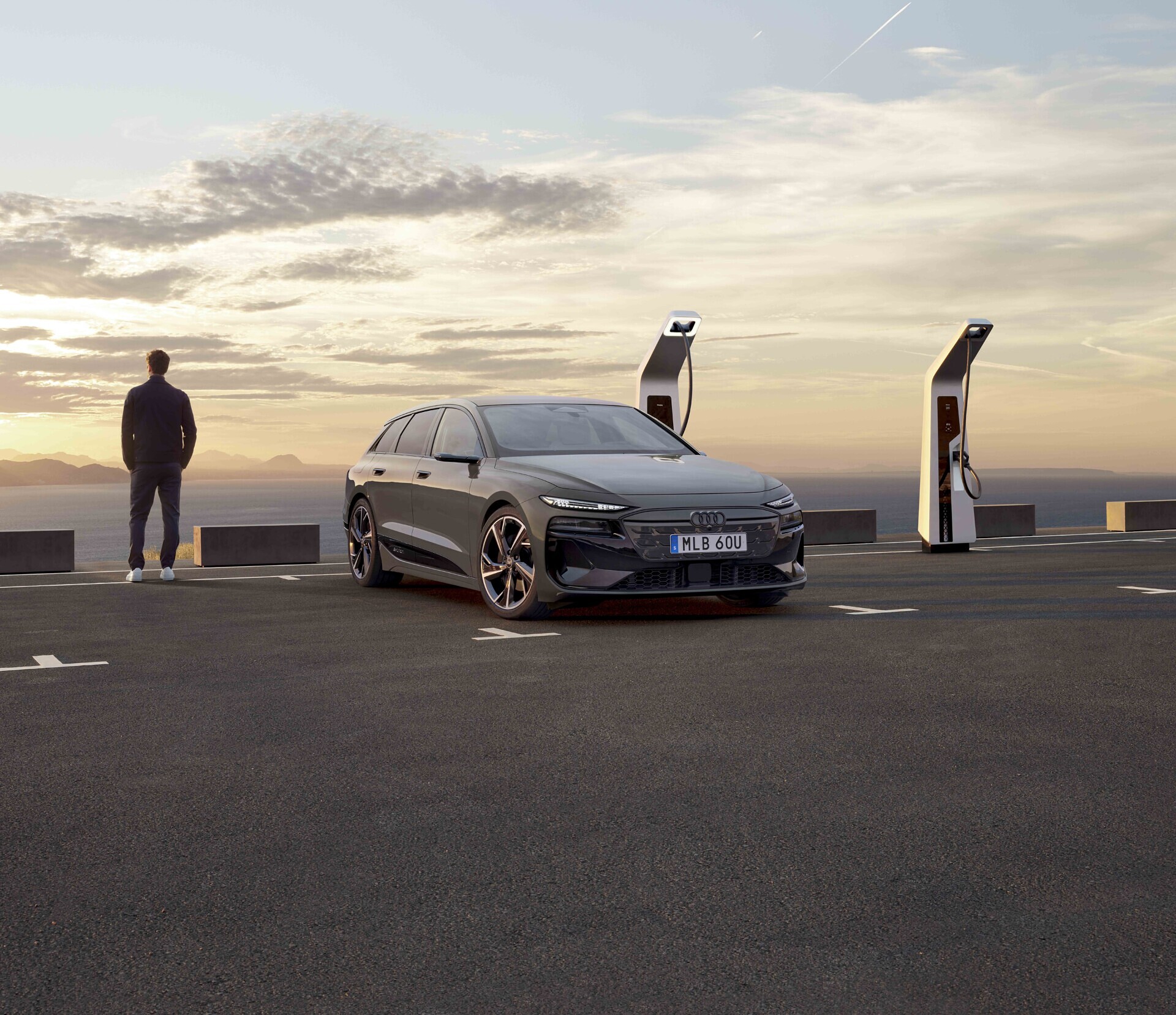 grå audi a6 avant e-tron